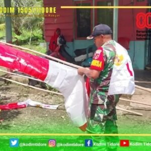 Meriahkan Hari Kemerdekaan, Babinsa Ajak Warga Pasang Bendera Merah Putih di Depan Rumah Masing-Masing Meriahkan Hari Kemerdekaan, Babinsa Ajak Warga Pasang Bendera Merah Putih di Depan Rumah Masing-Masing