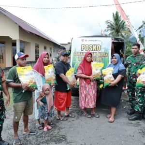 Stabilkan Harga Pangan, Kodim 1505/Tidore Salurkan Beras Murah untuk Masyarakat Stabilkan Harga Pangan, Kodim 1505/Tidore Salurkan Beras Murah untuk Masyarakat