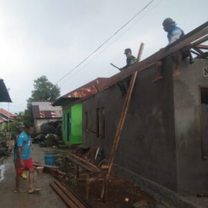 Hujan Deras Tidak Melunturkan Semangat Satgas TMMD 125 Kodim 1506/Namlea