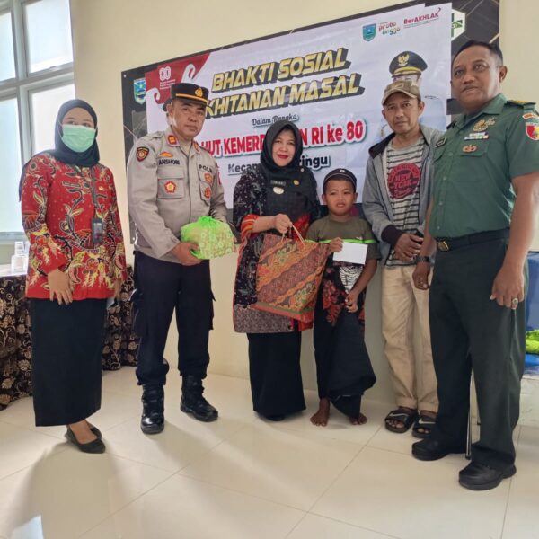 Bhakti Sosial HUT RI di Dringu Diwarnai Khitanan Massal Meriah