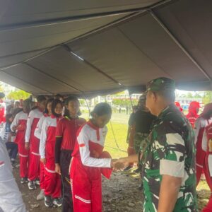 Motivasi Serta Tingkatkan Semangat Berlatih, Dandim 1710/Mimika Tinjau Latihan Anggota Paskibraka Kab. Mimika Tahun 2025