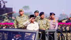 Panglima TNI Dampingi Presiden RI Prabowo Subianto Pada Upacara Gelar Pasukan Operasional dan Kehormatan Militer