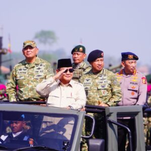 Panglima TNI Dampingi Presiden RI Prabowo Subianto Pada Upacara Gelar Pasukan Operasional dan Kehormatan Militer