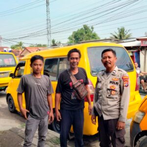 Polsek Kronjo Laksanakan Patroli Dialogis, Warga Diberi Imbauan Jaga Kamtibmas Polsek Kronjo Laksanakan Patroli Dialogis, Warga Diberi Imbauan Jaga Kamtibmas
