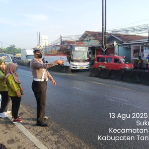 Polsek Cikupa Hadir Pagi Hari, Warga Rasakan Nyaman di Jalan Raya Serang Polsek Cikupa Hadir Pagi Hari, Warga Rasakan Nyaman di Jalan Raya Serang