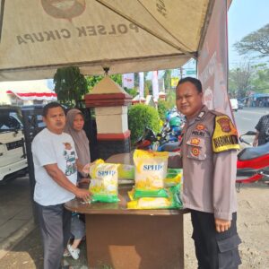 Polsek Cikupa Gelar Gerakan Pangan Murah, 20 Paket Beras SPHP Habis Terjual Polsek Cikupa Gelar Gerakan Pangan Murah, 20 Paket Beras SPHP Habis Terjual
