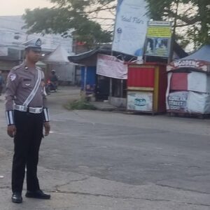 Polsek Kronjo Gelar Strong Point Gatur Lalin, Arus Kendaraan Lancar dan Aman Polsek Kronjo Gelar Strong Point Gatur Lalin, Arus Kendaraan Lancar dan Aman