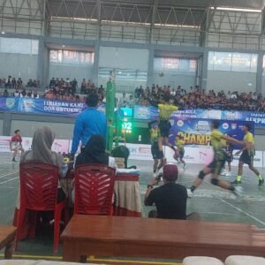 Danramil Wonoasih Beri Semangat Atlet di Final Volly Probolinggo Danramil Wonoasih Beri Semangat Atlet di Final Volly Probolinggo