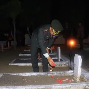 Tabur Bunga di Makam Pahlawan, Dandim 0820 Pimpin Renungan Tabur Bunga di Makam Pahlawan, Dandim 0820 Pimpin Renungan