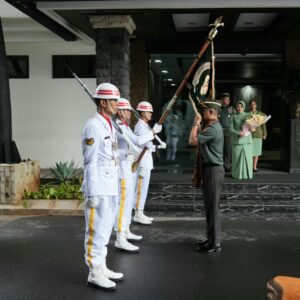 Wakil Panglima TNI Ikuti Tradisi Pengantar Tugas di Mabesad Wakil Panglima TNI Ikuti Tradisi Pengantar Tugas di Mabesad