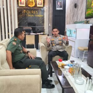 Silaturahmi Dandim 1002 dan Kapolres HST Wujudkan Keamanan Bersama Silaturahmi Dandim 1002 dan Kapolres HST Wujudkan Keamanan Bersama
