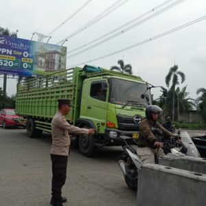 Polsek Cikupa Gelar Pengaturan Lalin Sore Hari di Simpang Kedaton Polsek Cikupa Gelar Pengaturan Lalin Sore Hari di Simpang Kedaton