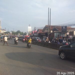 Polsek Cikupa Laksanakan Pengaturan Lalu Lintas Pagi Hari, Wujudkan Kamseltibcar di Jam Sibuk Polsek Cikupa Laksanakan Pengaturan Lalu Lintas Pagi Hari, Wujudkan Kamseltibcar di Jam Sibuk