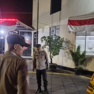 Polsek Cikupa Gelar Apel Ops Cipkon Malam, Perketat Patroli Antisipasi Gangguan Kamtibmas Polsek Cikupa Gelar Apel Ops Cipkon Malam, Perketat Patroli Antisipasi Gangguan Kamtibmas