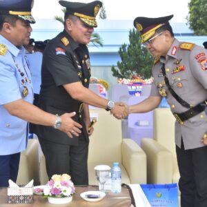 Gubernur Akmil Hadiri Sertijab Gubernur AAU di Yogyakarta Gubernur Akmil Hadiri Sertijab Gubernur AAU di Yogyakarta