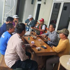 Bhabinkamtibmas Desa Bojong Sambang Warga, Tingkatkan Kedekatan Polri dengan Masyarakat Bhabinkamtibmas Desa Bojong Sambang Warga, Tingkatkan Kedekatan Polri dengan Masyarakat