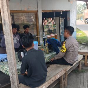 Bhabinkamtibmas Cikupa Sambangi Warga Sukanagara Bhabinkamtibmas Cikupa Sambangi Warga Sukanagara
