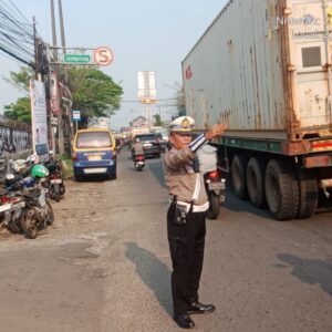 Kanit Lantas Polsek Cikupa Pantau PECAK Sore Hari, Wujudkan Kamseltibcar Lantas Kanit Lantas Polsek Cikupa Pantau PECAK Sore Hari, Wujudkan Kamseltibcar Lantas