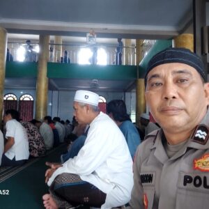 Polsek Cikupa Gelar Jumat Keliling di Desa Sukadamai, Pererat Kedekatan dengan Warga Polsek Cikupa Gelar Jumat Keliling di Desa Sukadamai, Pererat Kedekatan dengan Warga