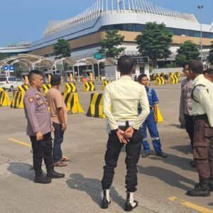 Personel Samapta KSKP Merak Polres Cilegon Gencarkan Patroli Dialogis di Kawasan Pelabuhan