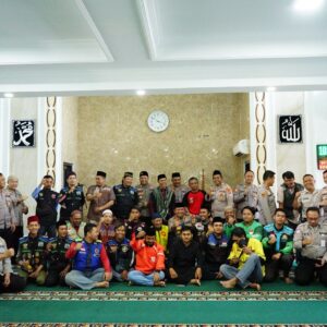 Polres Cilegon Gelar Doa Bersama dan Salat Ghoib Bersama Komunitas Ojek Online
