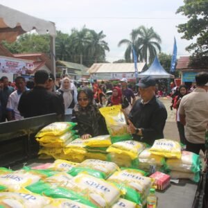 Beras Murah SPHP Jadi Daya Tarik di Jalan Sehat HUT RI Kecamatan Murung Pudak Beras Murah SPHP Jadi Daya Tarik di Jalan Sehat HUT RI Kecamatan Murung Pudak