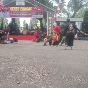 Babinsa Koramil 1008-04/Tanta-Murung Pudak Hadiri Kegiatan Kesenian Kuda Gepang di Kelurahan Mabu’un Babinsa Koramil 1008-04/Tanta-Murung Pudak Hadiri Kegiatan Kesenian Kuda Gepang di Kelurahan Mabu’un