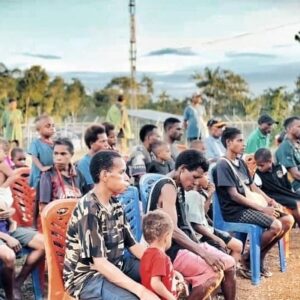 Satgas Yonif 126/KC Berbagi Berkah di Inggembit : Makan Bergizi dan Pemeriksaan Kesehatan Gratis
