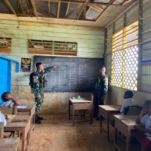 Prajurit TNI Jadi Pengajar Bantu Cerdaskan Anak-Anak di Kampung Upkim, Boven Digoel Prajurit TNI Jadi Pengajar Bantu Cerdaskan Anak-Anak di Kampung Upkim, Boven Digoel