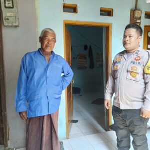 Perkuat Kemitraan, Bhabinkamtibmas Polsek Cibeber Sambangi Warga