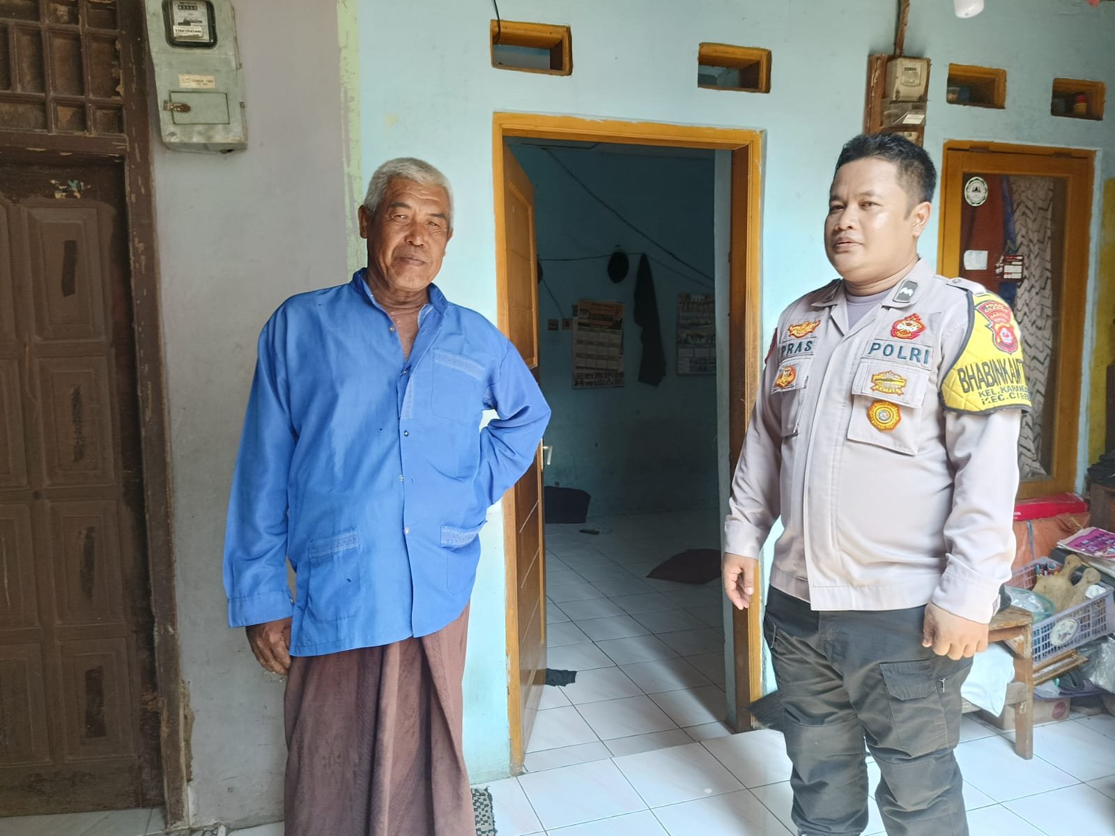 Perkuat Kemitraan, Bhabinkamtibmas Polsek Cibeber Sambangi Warga