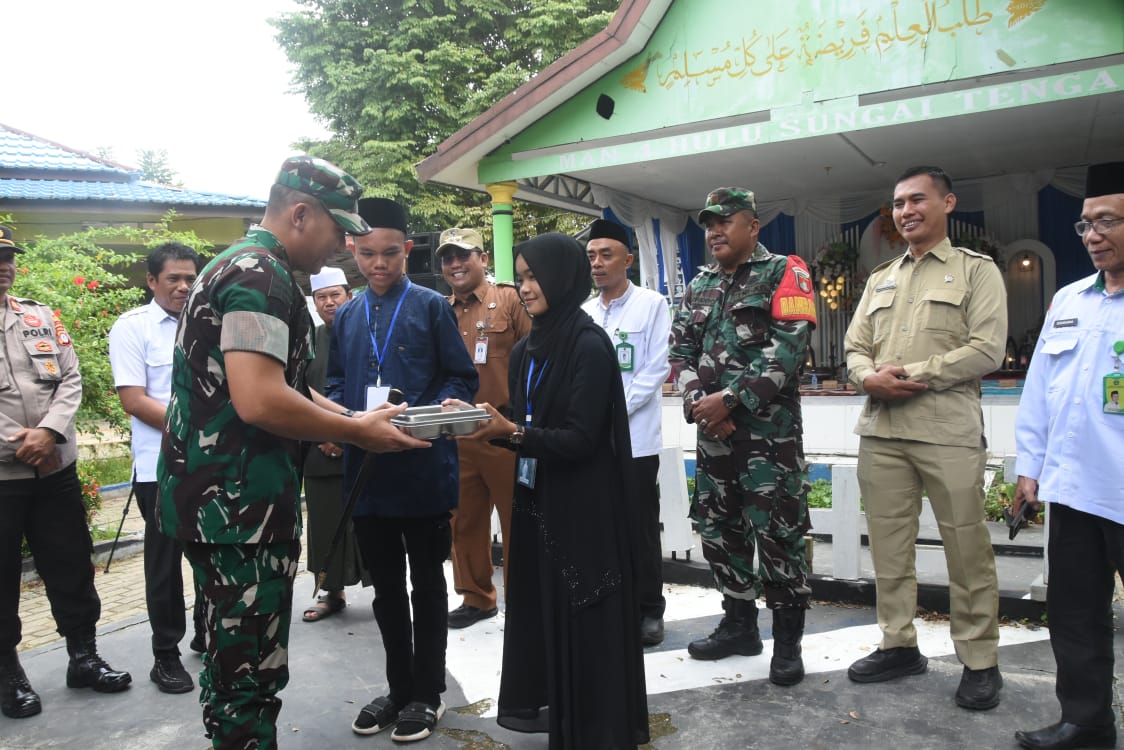 Dandim 1002/HST Lauching Program Makan Bergizi Di MAN 4 Hulu Sungai Tengah