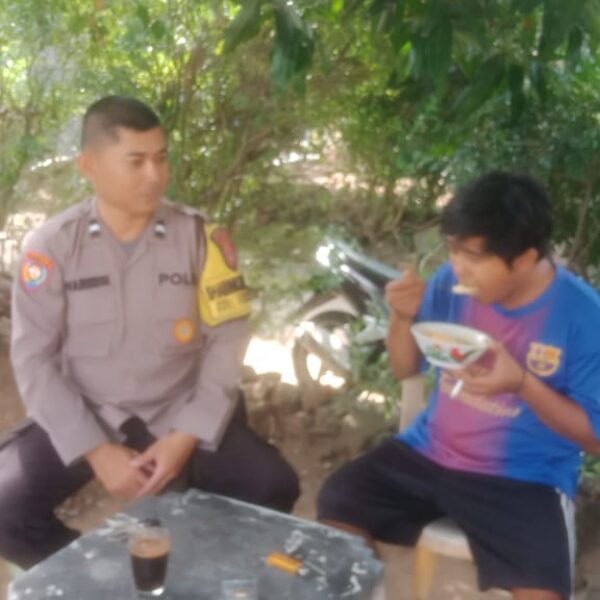 Ngopi Bareng, Cara Bhabinkamtibmas Polsek Ciwandan Dekatkan Diri ke Warga