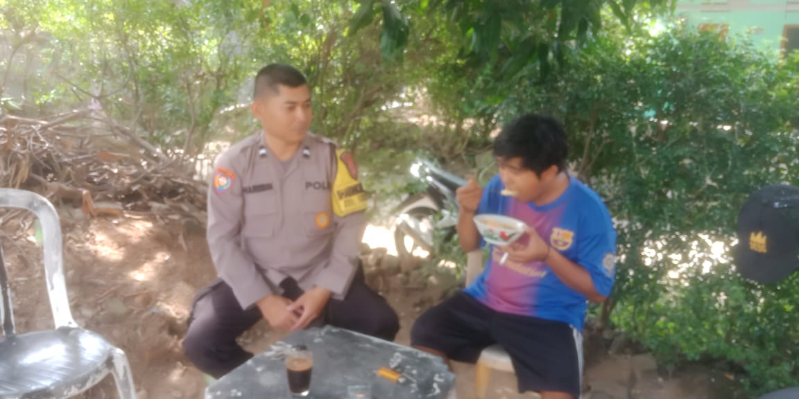 Ngopi Bareng, Cara Bhabinkamtibmas Polsek Ciwandan Dekatkan Diri ke Warga