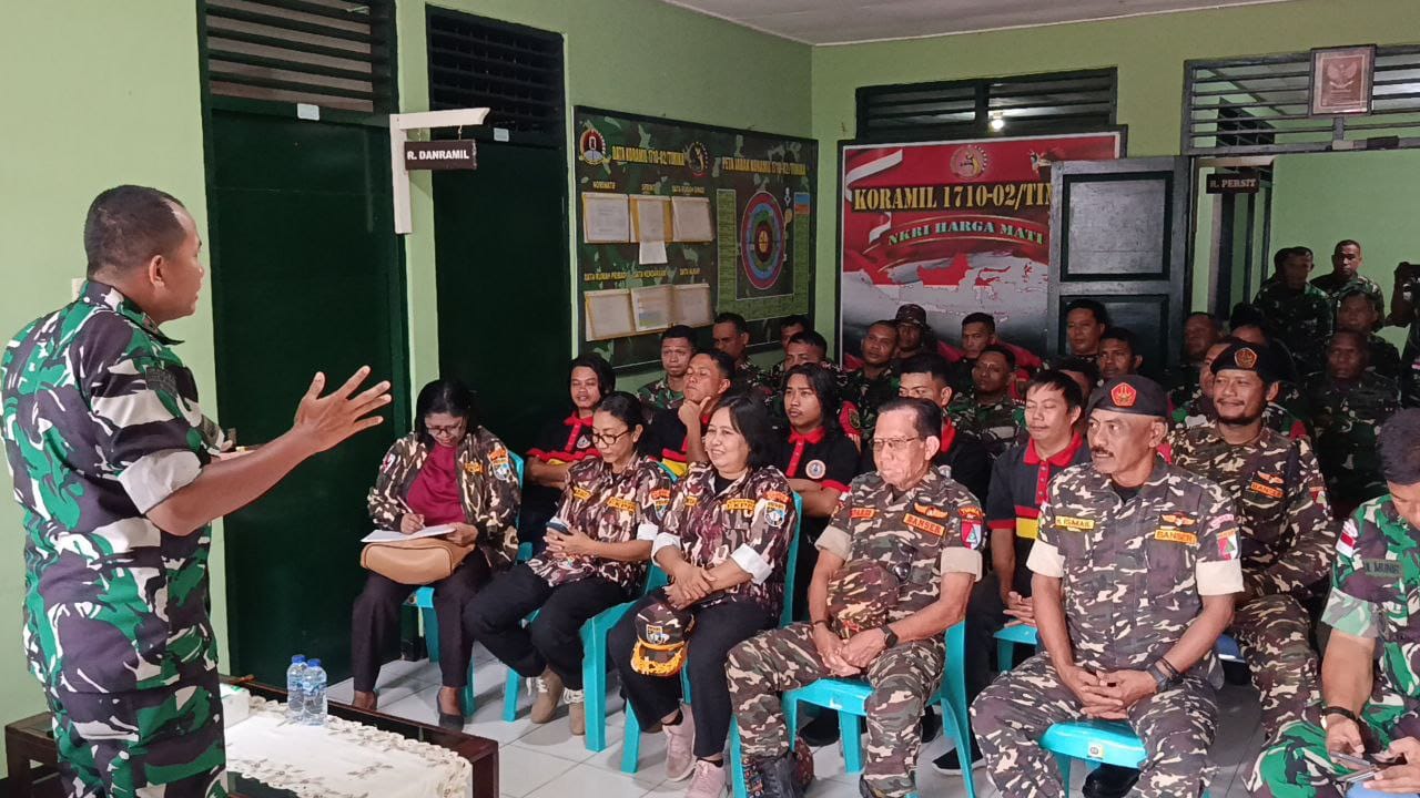 Ciptakan Situasi Kondusif Di Tengah-Tengah Warga, Kodim 1710/Mimika Bersama Komponen Pendukung Terus Menggelar Patroli Humanis Jelang HUT Ke-80 TNI