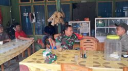 Jalin Kedekatan Dengan Warganya, Babinsa Lakukan Komsos Di Warung Kopi
