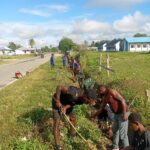 Satgas TMMD ke-126 Gelar Kegiatan Jum’at Bersih Bersama Warga Distrik Moraid Satgas TMMD ke-126 Gelar Kegiatan Jum’at Bersih Bersama Warga Distrik Moraid