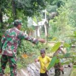 TNI dan Warga Haruyan Bergotong Royong Bersihkan Irigasi, Antisipasi Banjir Musim Hujan TNI dan Warga Haruyan Bergotong Royong Bersihkan Irigasi, Antisipasi Banjir Musim Hujan