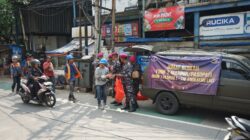 Berbagi Kebaikan Kepada Masyarakat Sekitar, Prajurit Yonif 2 Marinir Laksanakan Kegiatan Rutin Jumat Berkah Berbagi Kebaikan Kepada Masyarakat Sekitar, Prajurit Yonif 2 Marinir Laksanakan Kegiatan Rutin Jumat Berkah