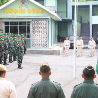 Pimpin Upacara Bendera 17-an. Komandan Kodim 0808/Blitar Bacakan Amanat KASAD