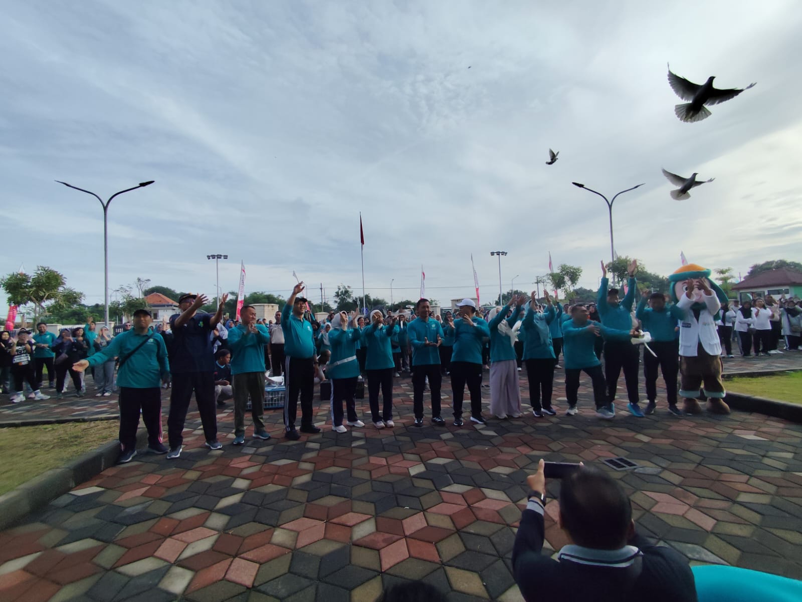 Rayakan HKN 2025, Pemerintah dan TNI Probolinggo Ajak Nakes Perkuat Profesionalisme dan Pelayanan Berkeadilan