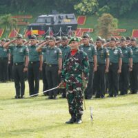 Gubernur Akmil Pimpin Upacara Bendera 17-an Tekankan Disiplin dan Optimalisasi Kinerja Jajaran