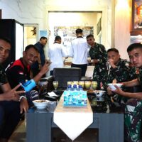 Danyonif 2 Marinir Bangun Soliditas Satuan Lewat Momen Makan Bersama Prajurit