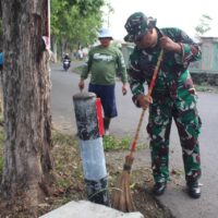Cegah Banjir, Kodim 0820 Probolinggo Terjun Bersihkan Sungai di Tisnonegaran