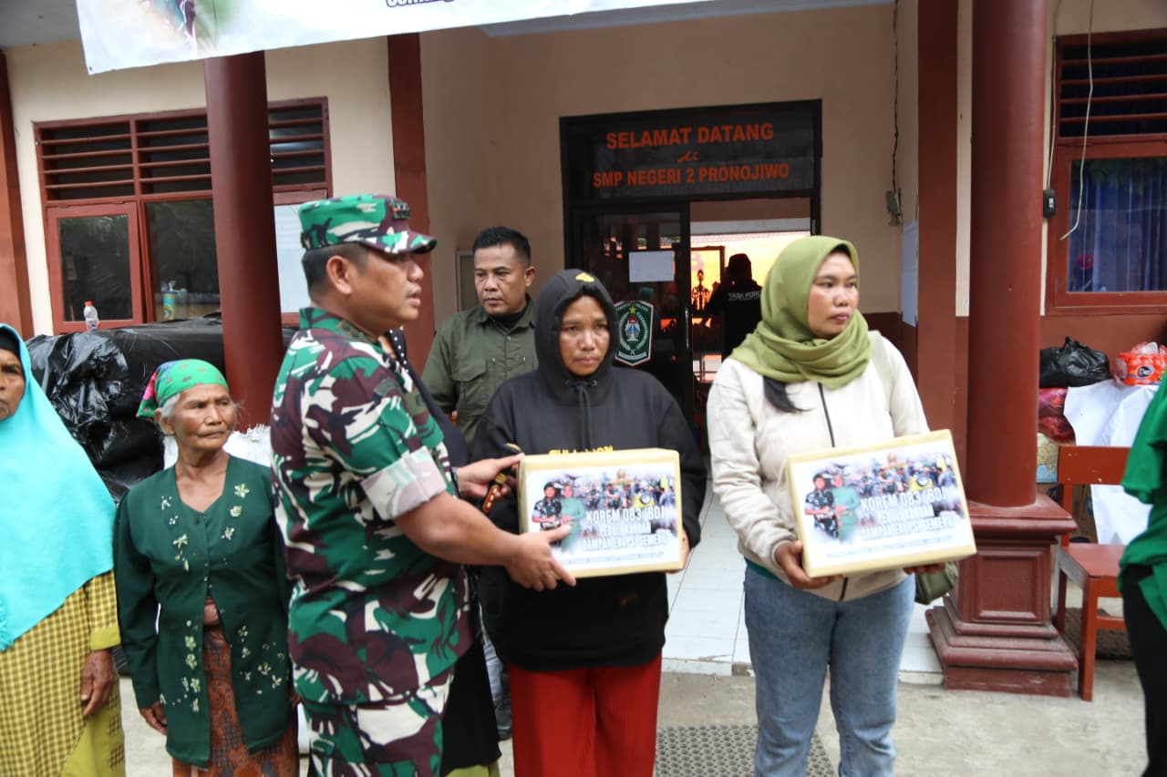 Status Awas Semeru, Danrem 083/BDJ Perkuat Pasukan dan Logistik di Lokasi Pengungsian
