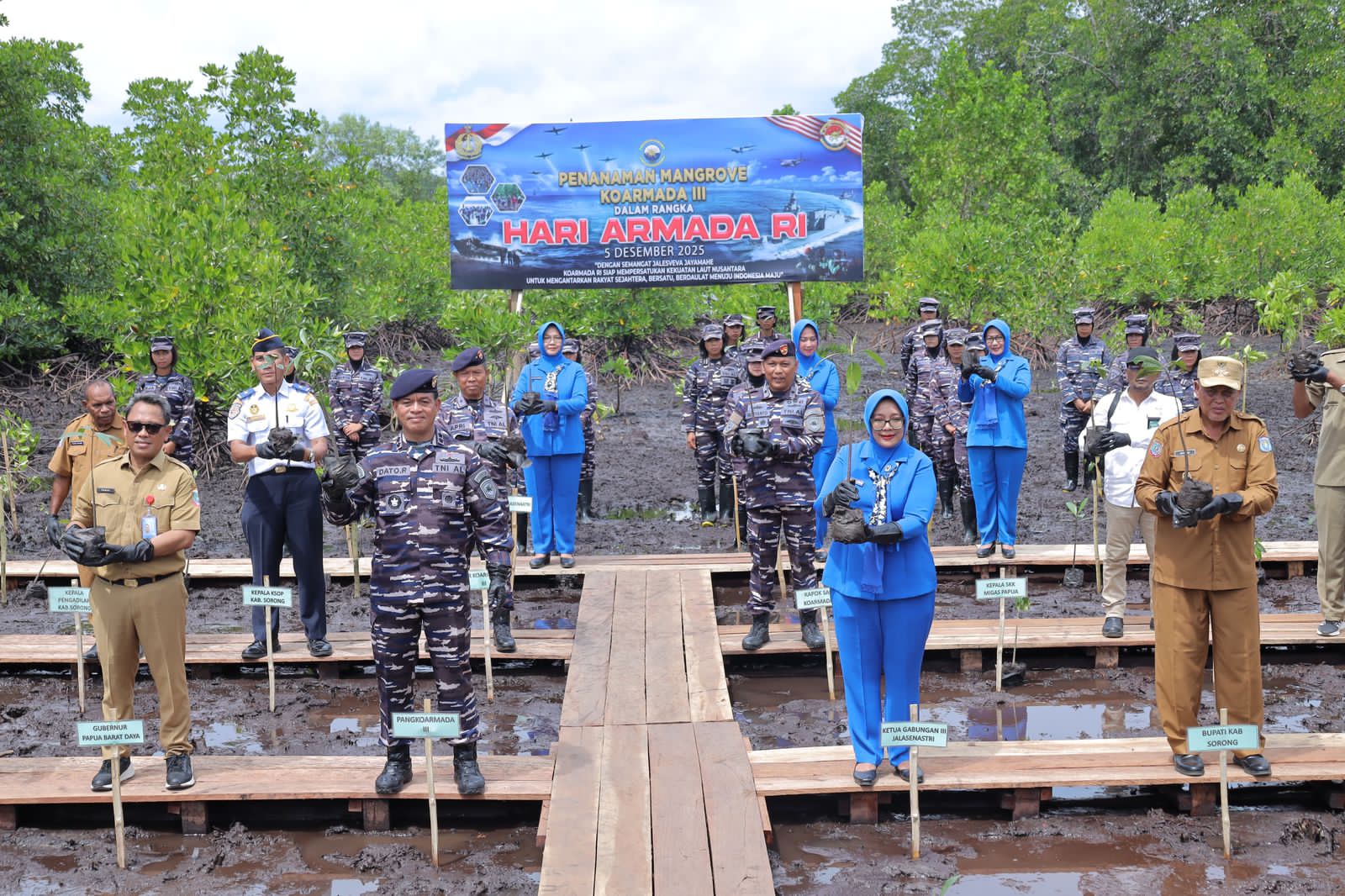 Semarak HUT Armada RI 2025: Koarmada III Gelar Baksos Akbar dan Tanam 1.000 Mangrove di Katapop Pantai Kabupaten Sorong