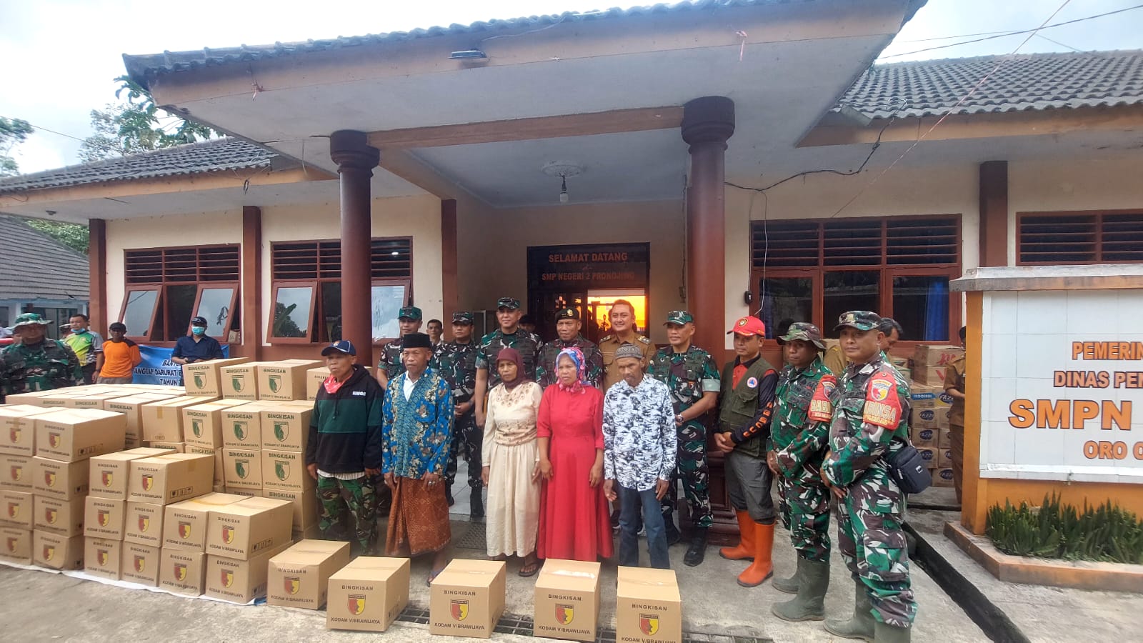 Kodam V/Brawijaya Gerak Cepat: Bantuan Kemanusiaan Disalurkan untuk Pengungsi Semeru