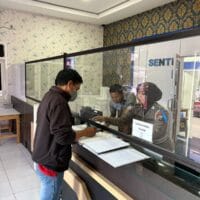 Senyum Petugas Satlantas Cerahkan Pagi Warga Masyarakat Tuban