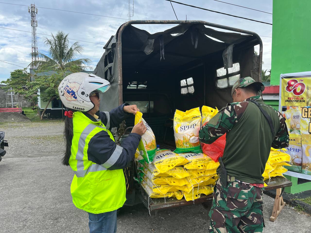 Dukung Program Gerakan Pangan Murah, Kodim 1710/Mimika Jual Beras SPHP di Timika
