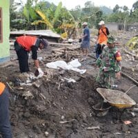 TNI Hadir untuk Negeri: Kodim 0821 Lumajang Fokus Pulihkan Akses Rumah Warga Terdampak Erupsi